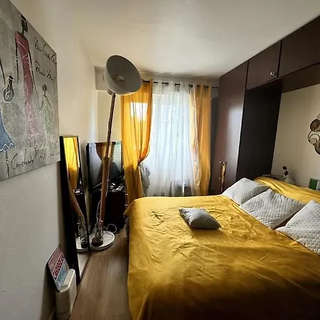 3 Pieces A Centre Apartment